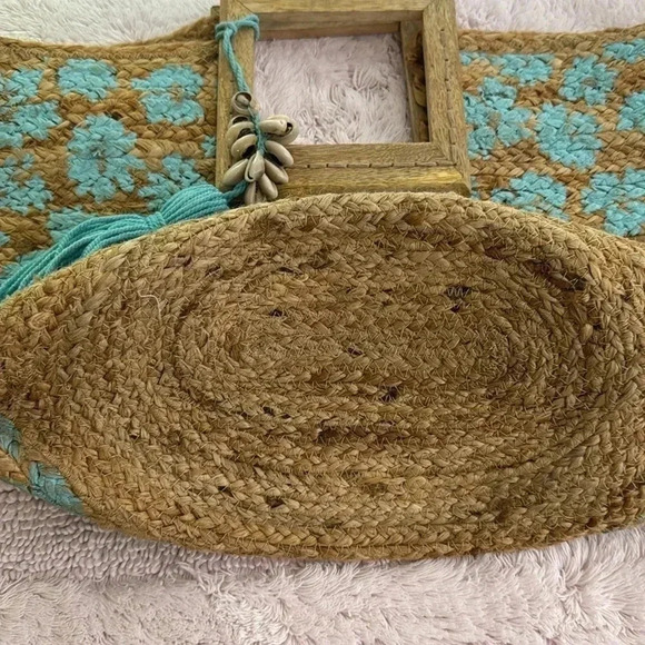 Twig & Arrow Boho Woven Jute Hand Painted Turquoise Flower Tote Beach Bag - Picture 3 of 10